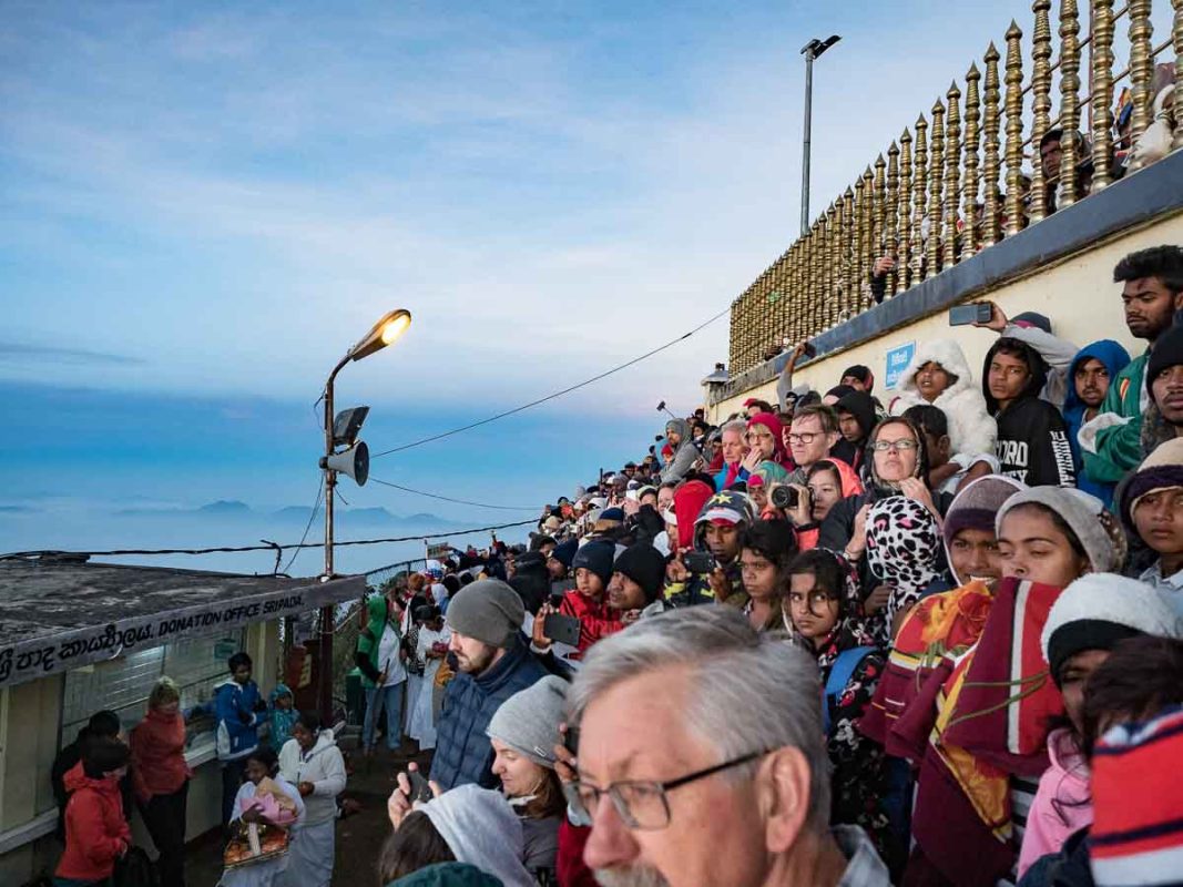 Tristan Balme sri pada crowds at the summit