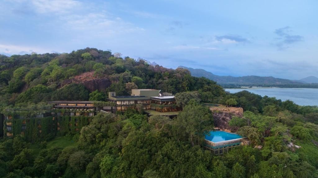 Heritance Kandalama - Geoffrey Bawa-designed luxury hotel near Sigiriya with infinity pool over Kandalama Lake